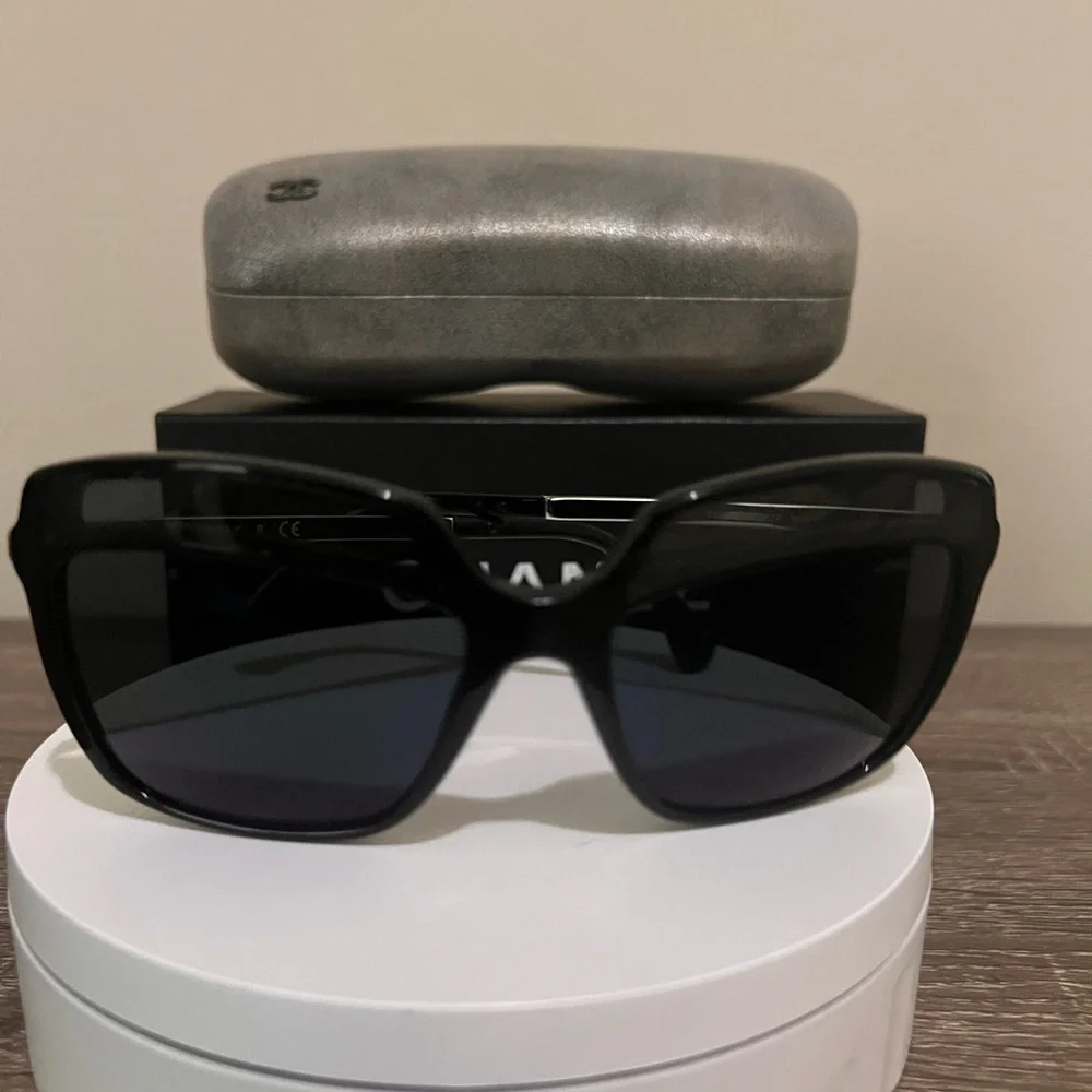 CHANEL 5378 NWOT Square Sunglasses with Grey/Blue Mirror lenses.